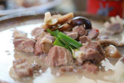 全套羊肉汤锅制作流程 麻豆精品传媒国产观看汤锅选料技术