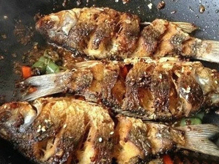好吃到停不下筷子的香酥烤鱼，做法简单，少油少盐，吃起来更健康