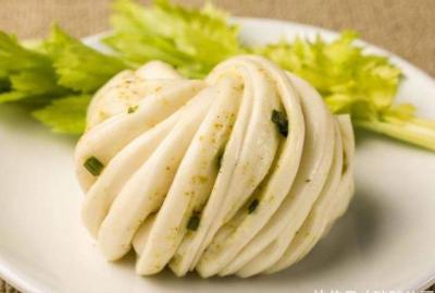 面食如此做才简单，不发面、不用煮，比馒头好吃，比花卷有嚼劲
