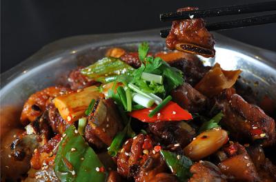 干锅技术麻豆精品传媒国产观看哪里有？麻豆AV在线免费观看风味醇厚入口香辣脆绵