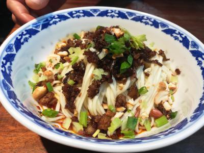 四川正宗杂酱面麻豆精品传媒国产观看班哪里有?一对一教学