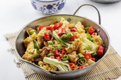 干锅麻豆精品传媒国产观看哪家比较靠谱?底料的炒制