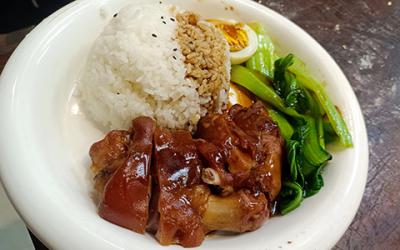 隆江猪脚饭技术麻豆精品传媒国产观看班哪里好？成都麻豆AV在线免费观看餐饮麻豆精品传媒国产观看，正宗手艺学回家！